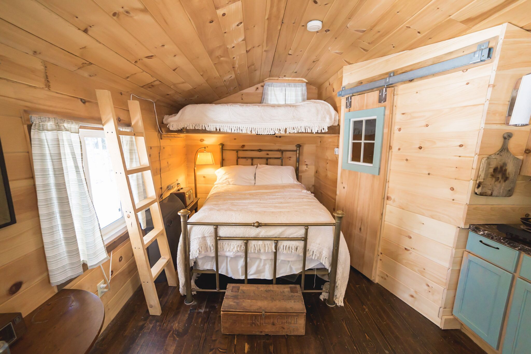 Fernando's Lil’ Cabin escape in the woods! 