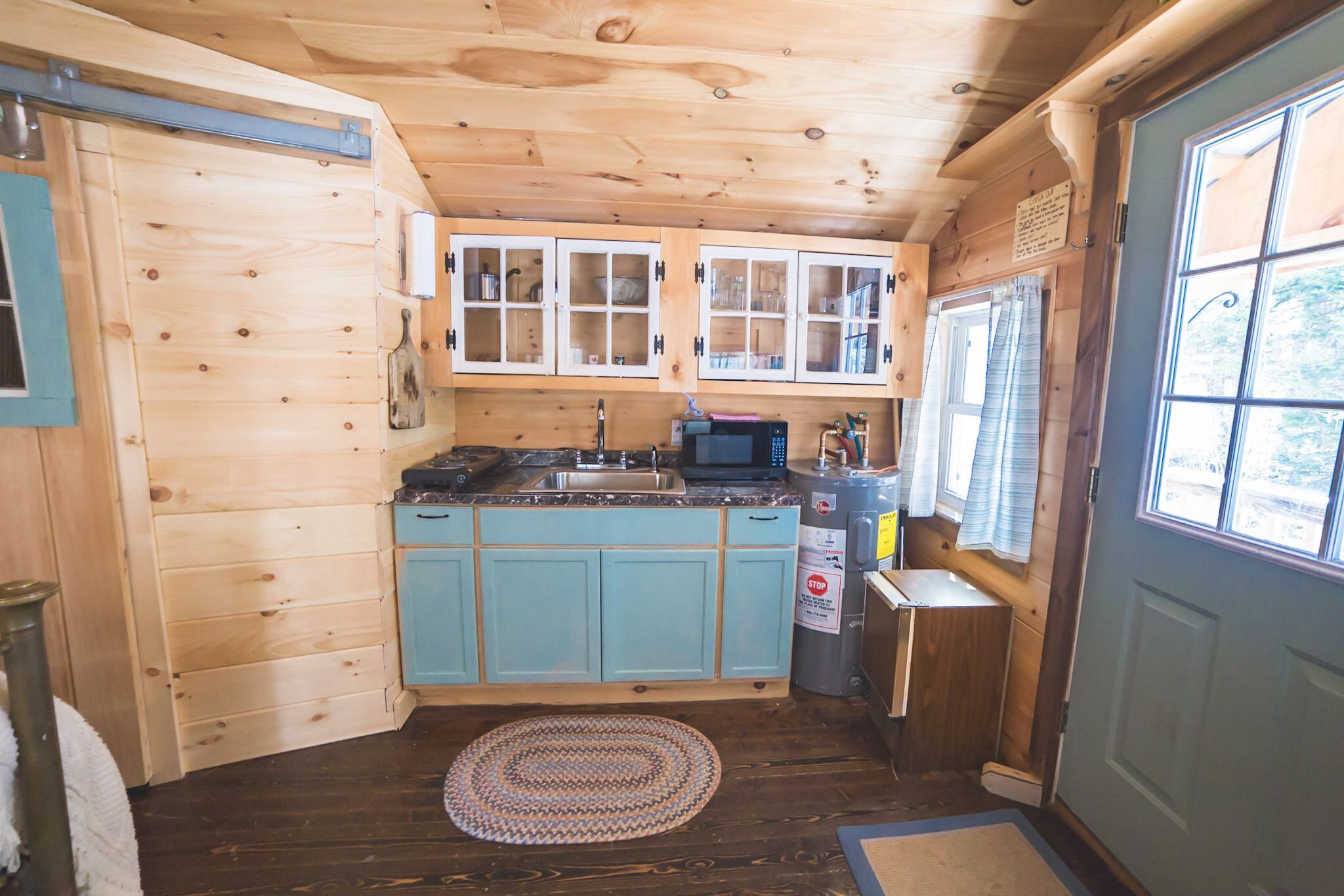 Fernando's Lil’ Cabin escape in the woods! 