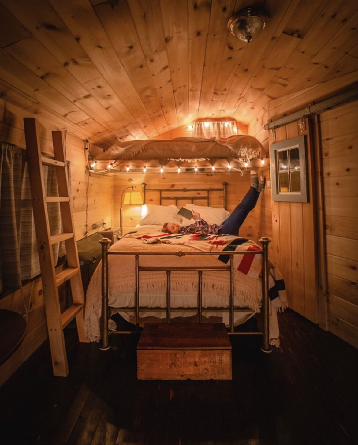 Fernando's Lil’ Cabin escape in the woods! 