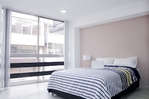 Family Room | Free WiFi - Privada de Horacio 18 Residences (Mexico City)