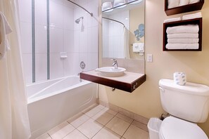Condo (Bahia 4411 Studio) | Baño | Secadora de cabello y toallas