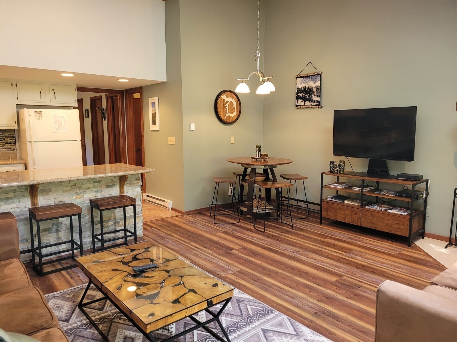 Mount Royal | 2BR/2BA | Main St Location| Free Bus