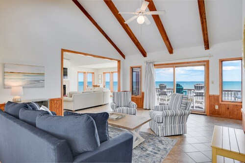 School's Out: Oceanfront, Pet-Friendly, Pool, Spa
