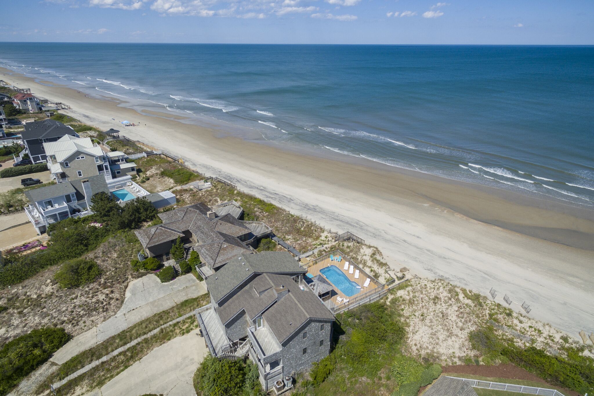 School's Out: Pet-Friendly, Oceanfront with a private pool and hot tub, awesome