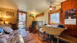 Smart TV, fireplace, DVD player - Romantic Get-a-Way!! 1954 Rail Road Caboose!! Relaxing Hot Tub! (Ferryville)