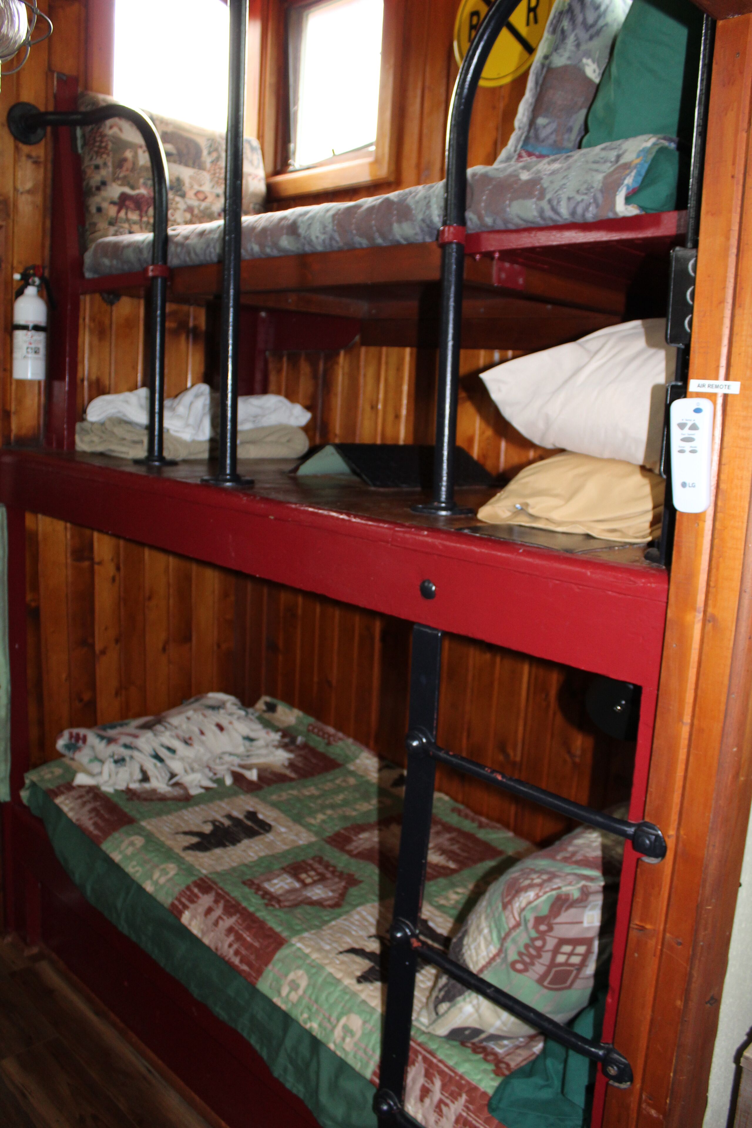  Romantic Get-a-Way!! 1954 Rail Road Caboose!! Relaxing Hot Tub! 