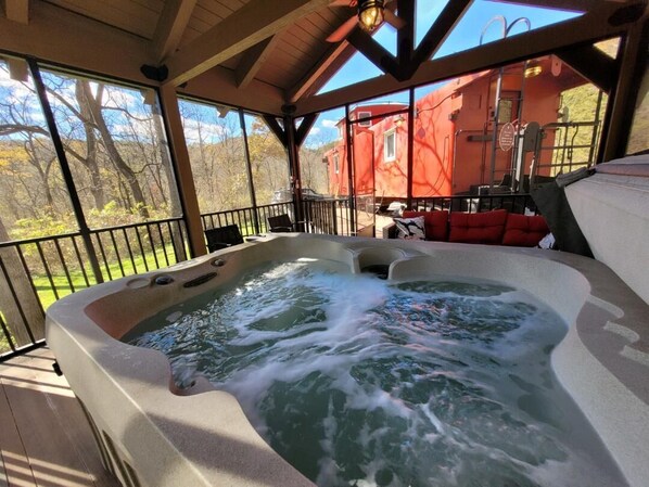 Outdoor spa tub - Romantic Get-a-Way!! 1954 Rail Road Caboose!! Relaxing Hot Tub! (Ferryville)