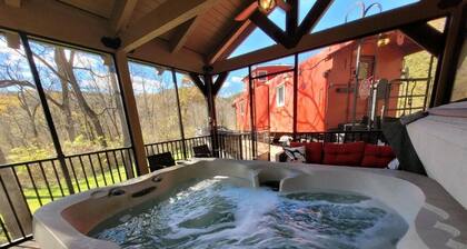 Romantic Get-a-Way!! 1954 Rail Road Caboose!! Relaxing Hot Tub!