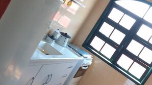 مستلزمات طهي/أطباق/أوعية
