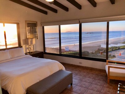 Deluxe Ocean view beach villa for 8 guests