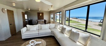 Luxury Ocean view beach villa for 6 guests