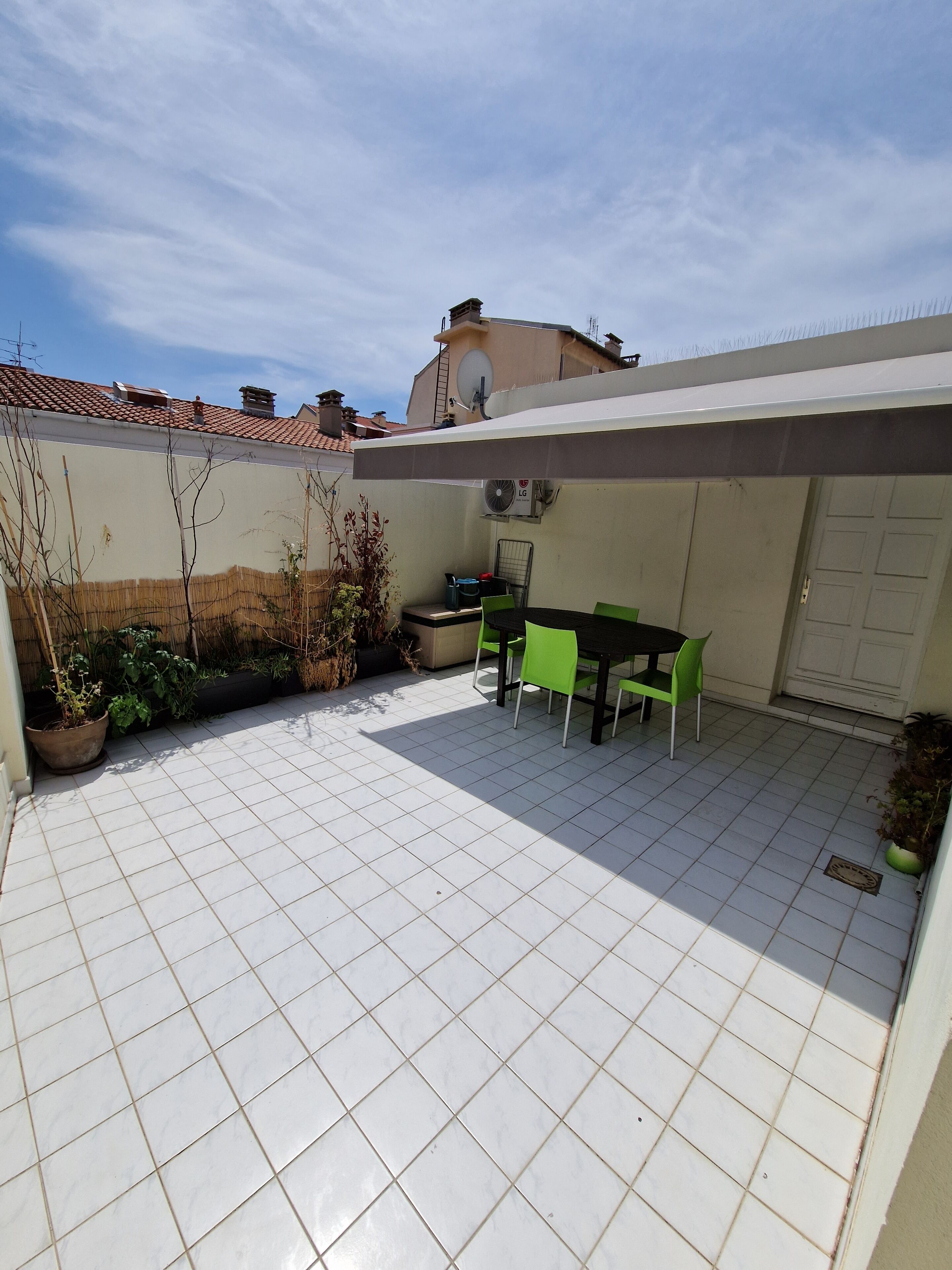 2 ROOMS GREAT TERRACE ROOFTOP FULL CITY CENTER