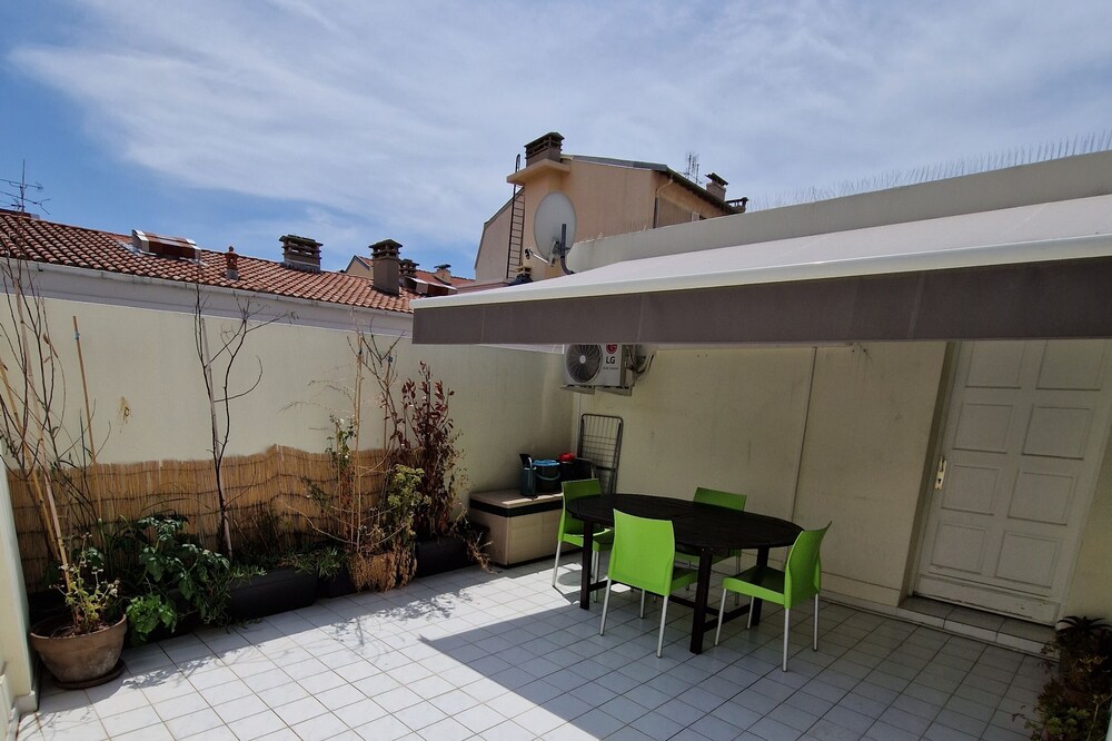 2 ROOMS GREAT TERRACE ROOFTOP FULL CITY CENTER