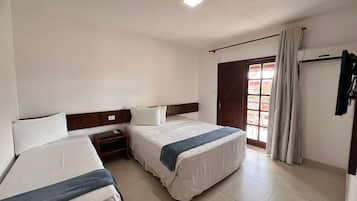 Minibar, in-room safe, bed sheets