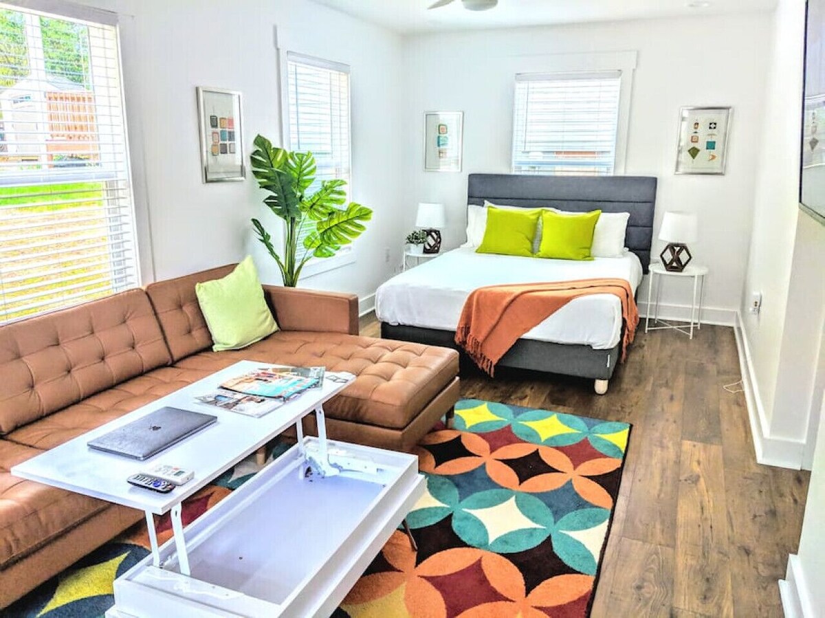 Pet friendly tiny home in NoDa near Restaurants, Parks and Breweries