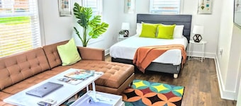 Pet friendly tiny home in NoDa near Restaurants, Parks and Breweries