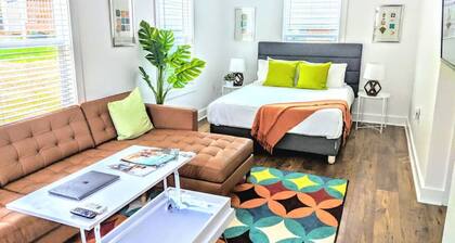 Pet friendly tiny home in NoDa near Restaurants, Parks and Breweries