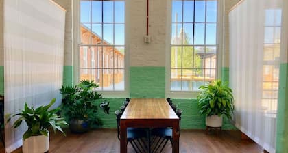 Pet friendly tiny home in NoDa near Restaurants, Parks and Breweries