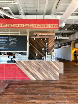 Lobby - Tiny House, Walk to Light Rail and Optimist Food Hall (Charlotte)