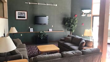 Smart-TV, Tischtennisplatte, Bücher, Videothek