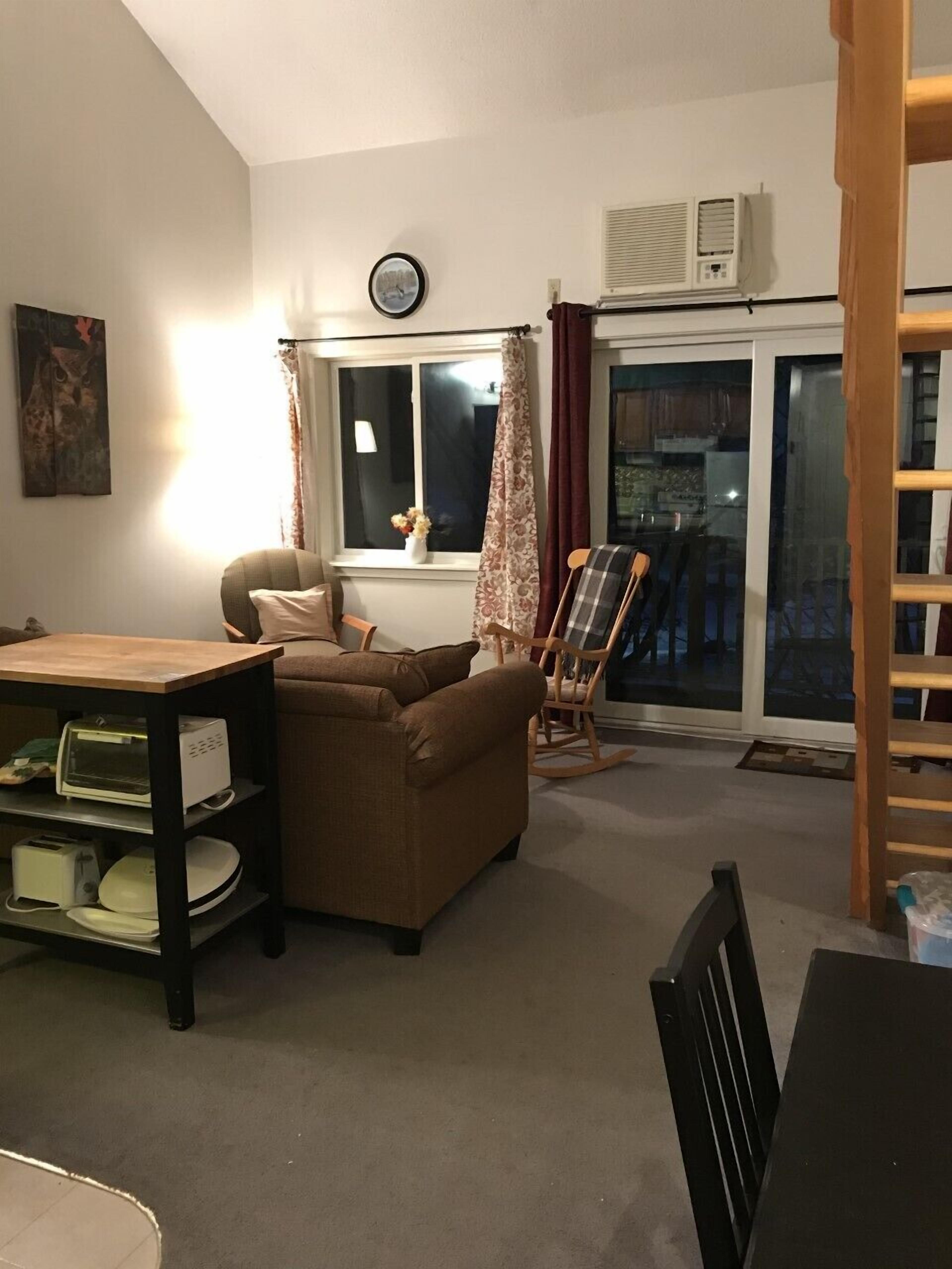 Cozy loft studio at The Lodge @ Lincoln Station