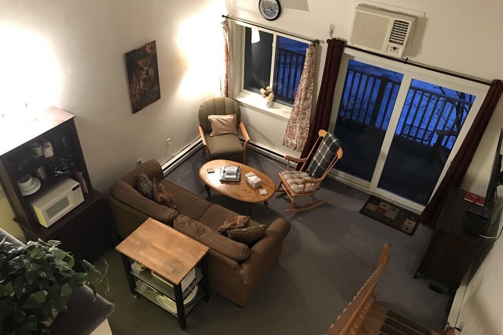 Cozy loft studio at The Lodge @ Lincoln Station