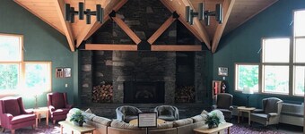 Cozy loft studio at The Lodge @ Lincoln Station