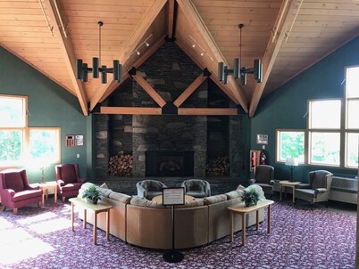 Cozy loft studio at The Lodge @ Lincoln Station