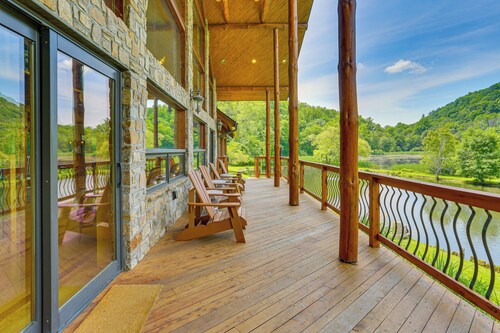Secluded Cabin w/ Boats < 6 Mi to Jenny Jump!