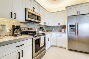 Fridge, microwave, stovetop, dishwasher