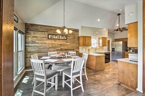 Dining - Family-Friendly San Antonio Home w/ Hot Tub & Deck (San Antonio)