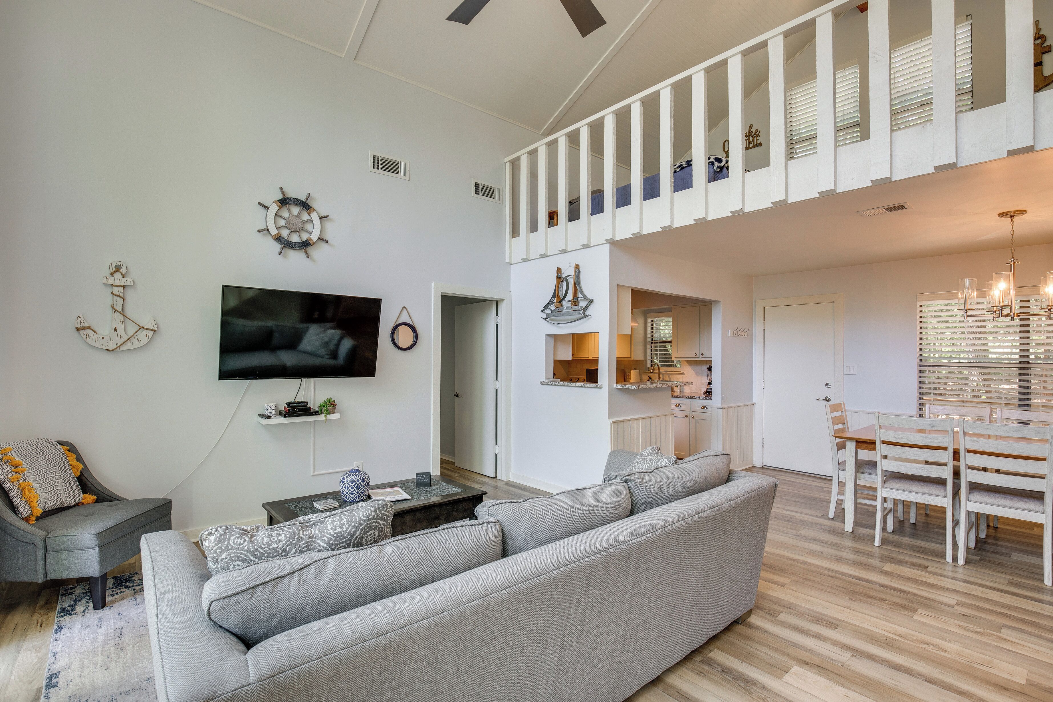 Pottsboro Cabin w/ Deck - 1 Mile to Lake Texoma!