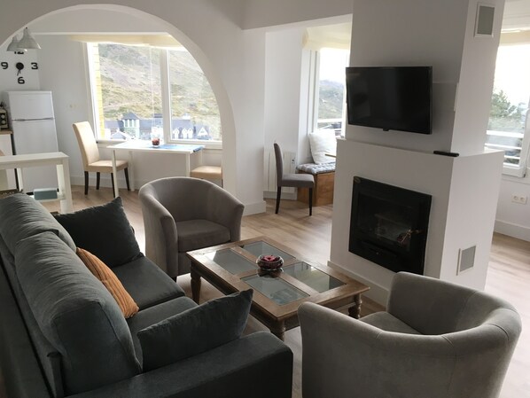 TV, fireplace, DVD player