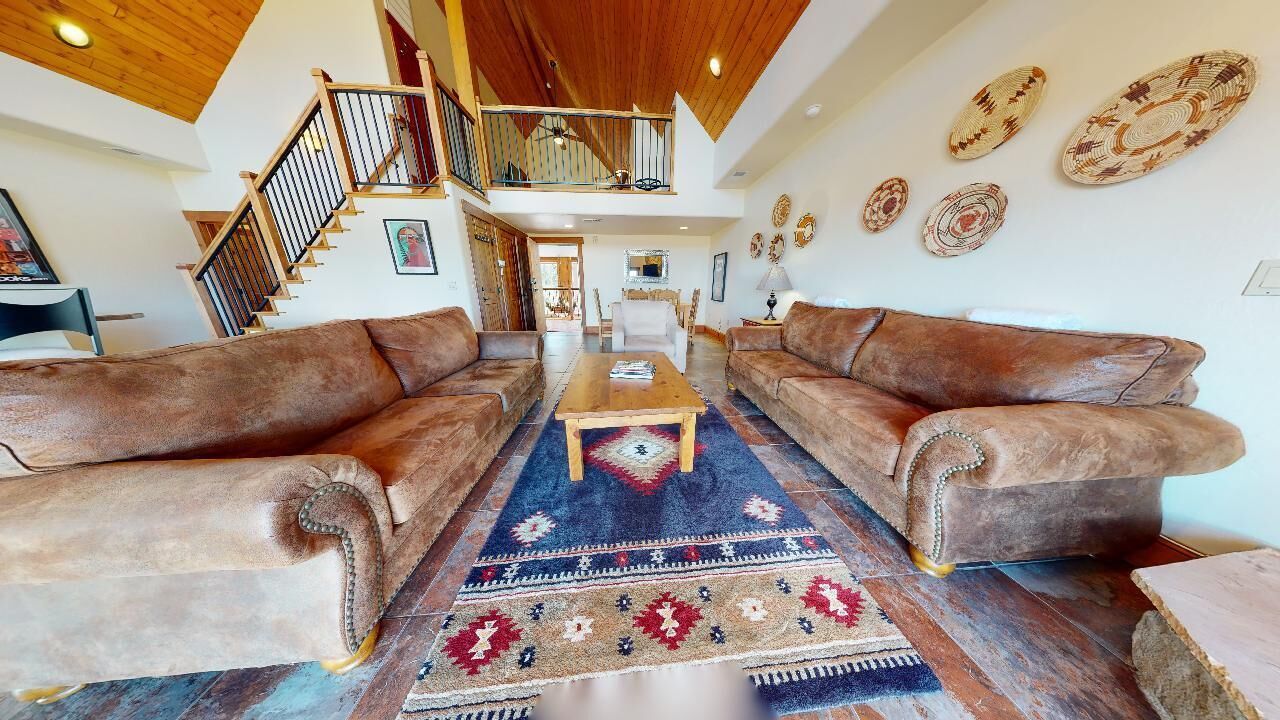 Close to Lifts | WiFi | Views | Peak Condo