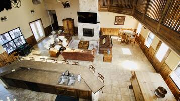 TV connectée, cheminée, jeux vidéo