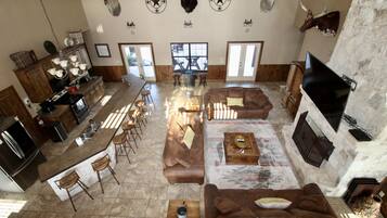 TV connectée, cheminée, jeux vidéo