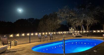 Beautiful home on 5 acres w/private pool. The best Frio Canyon views!