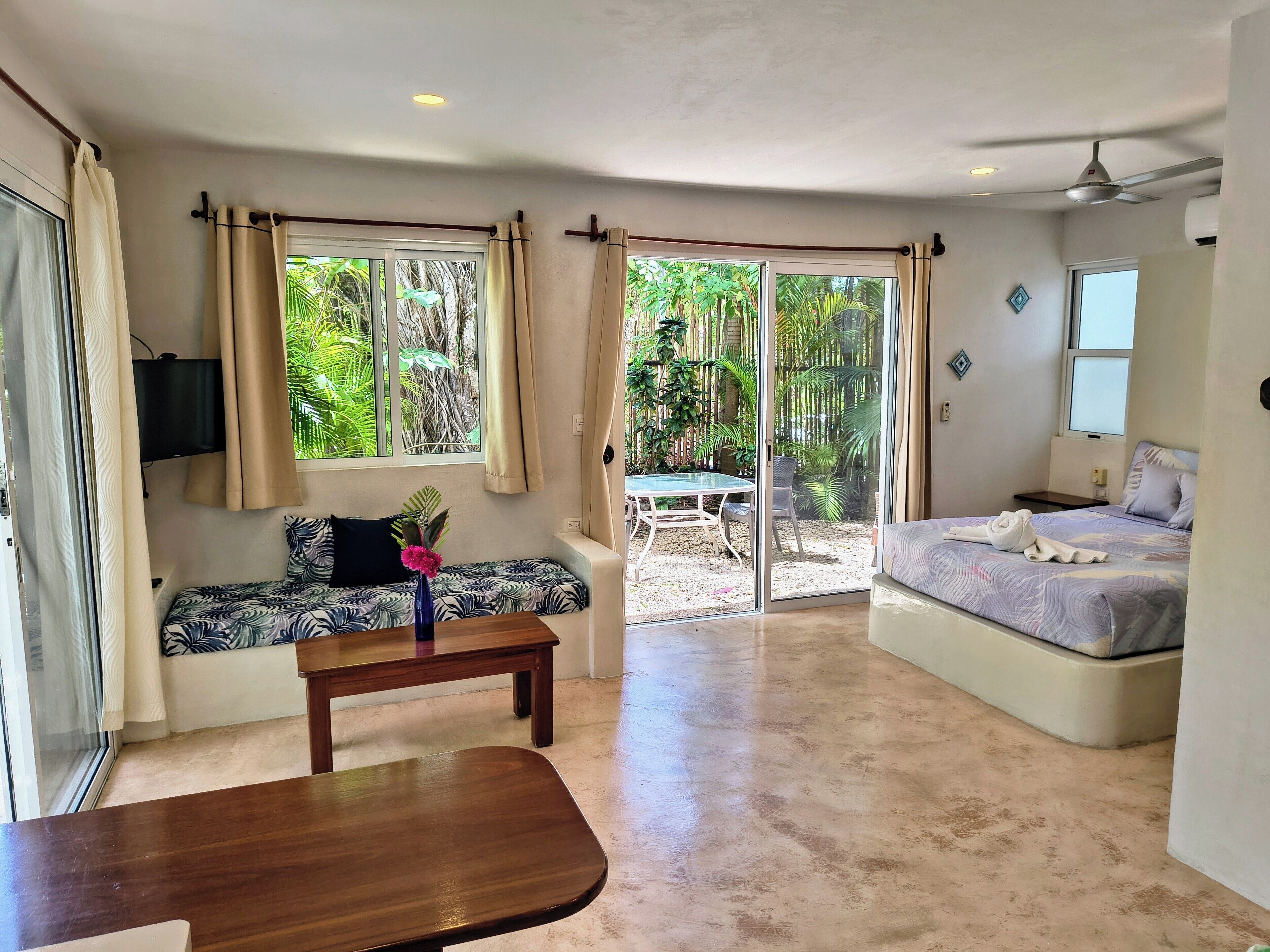 Dihias secara berasingan, dilengkapkan perabot secara berasingan 