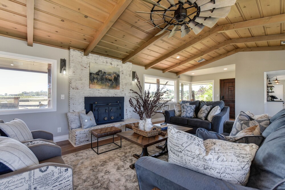 Beautiful Home With Pool on Acreage!