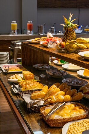 Free daily buffet breakfast - Dexter Hotel (Volta Redonda)