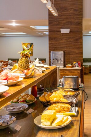 Free daily buffet breakfast - Dexter Hotel (Volta Redonda)