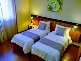 Ropa de cama de alta calidad y escritorio 