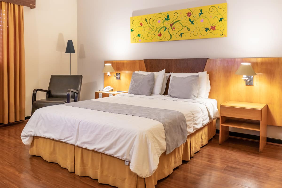 Standaard Twin kamer | Luxe beddengoed, een bureau, een laptopwerkplek, geluiddichte muren