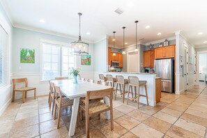 House, Multiple Beds (Bungalos 2495) | Dining