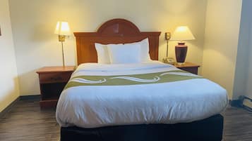 Basic-værelse - 1 queensize-seng | Mørklægningsgardiner, strygejern/strygebræt, gratis Wi-Fi, sengetøj