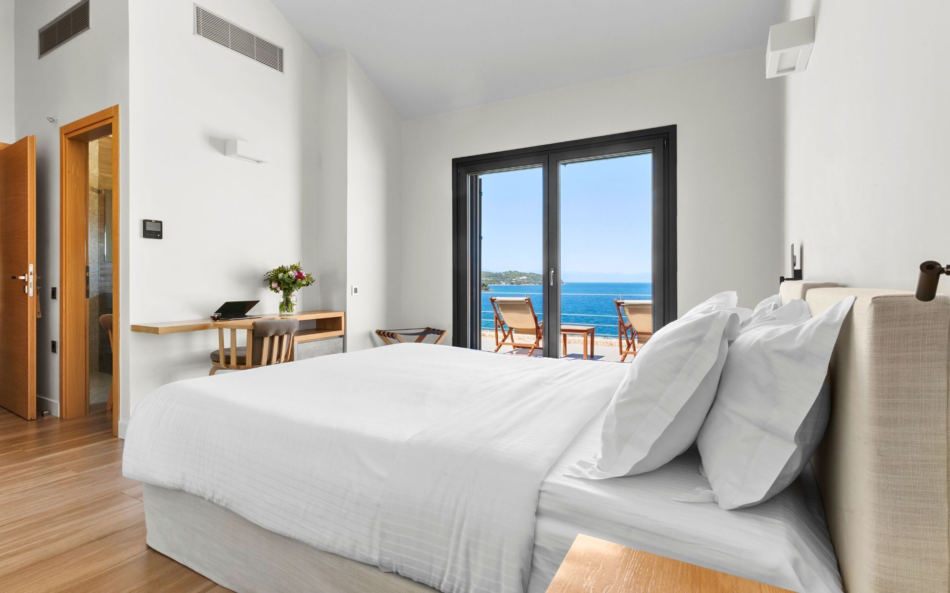 9 多间卧室、客房内保险箱、办公桌、熨斗/熨衣板