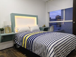 Cortinas blackout, wifi gratis y ropa de cama 