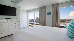 Enjoy a comfortable stay in this stylish room with a large bed, flat-screen TV, and city view.