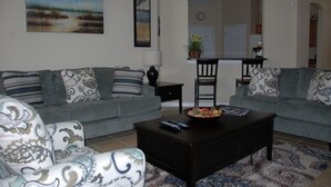 Talo, 4 makuuhuonetta (3 Bathrooms) | Olohuone