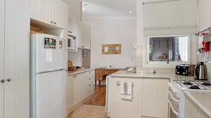 Micro-ondes, four, plaque de cuisson, lave-vaisselle